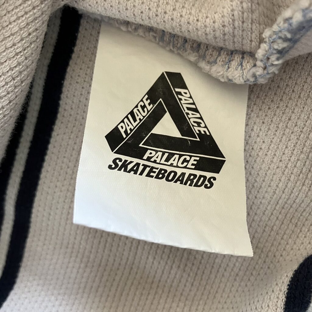 常田大希　着用　パレス　PALACE SKATEBOARD ストライプ　ブルー　ホワイト　水色　白　プルオーバー　内タグ