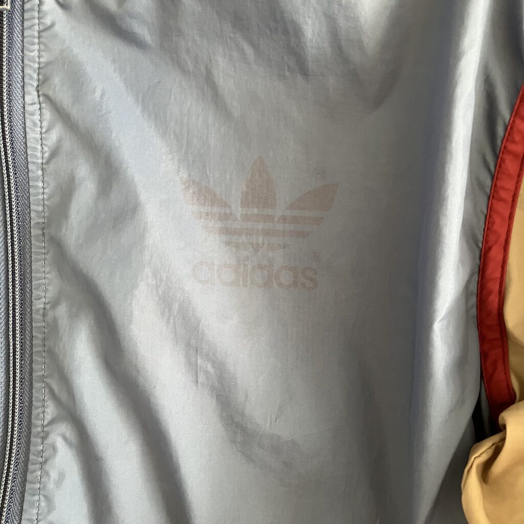 常田大希　着用　adidas　アディダス　ナイロンジャケット　ブルー　ベージュ　エンジ　レッド　70s　80s