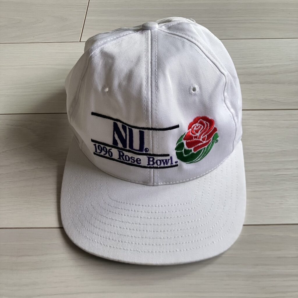 JESSE着用RoseBowlスナップバックキャップ