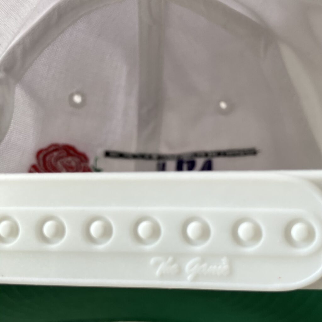 JESSE着用RoseBowlスナップバックキャップ